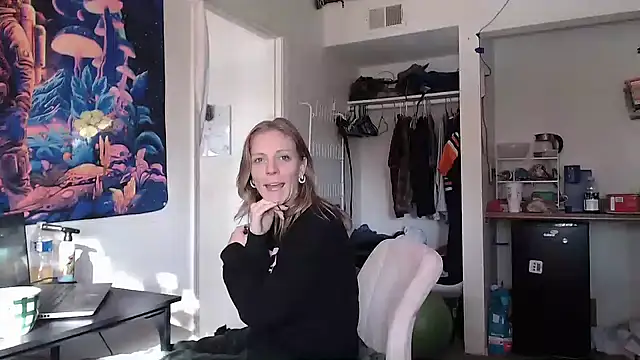Snapshot of coryandthepeach chatting on December 4, 2024, 5:11 pm coryandthepeach online show from December 4, 2024, 5:11 pm