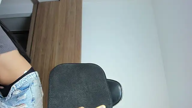 my lovely mia online show from September 17, 2025, 4:47 am