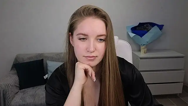 EvaMaddison online show from January 1, 2025, 12:00 pm