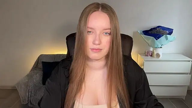 EvaMaddison online show from April 5, 2026, 4:53 am