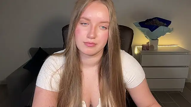 EvaMaddison online show from June 7, 2026, 6:55 pm