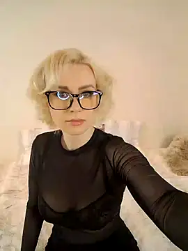 Snapshot of AureliaDoux chatting on February 3, 2025, 1:51 pm AureliaDoux online show from February 3, 2025, 1:51 pm