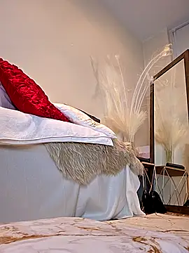 Snapshot of AureliaDoux chatting on October 1, 2025, 4:02 pm AureliaDoux online show from October 1, 2025, 4:02 pm