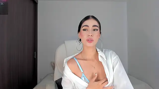 RebeccaBaxter online show from February 28, 2025, 6:09 pm