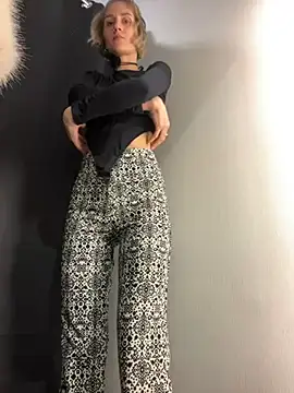 Snapshot of Feral_berry_8133 chatting on December 9, 2024, 10:54 am Feral berry 8133 online show from December 9, 2024, 10:54 am