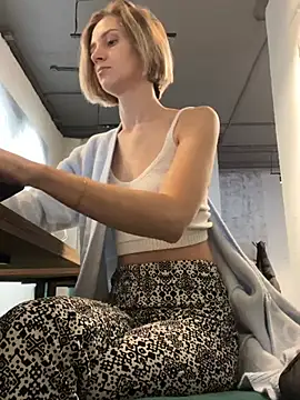 Snapshot of Feral_berry_8133 chatting on January 7, 2025, 8:13 am Feral berry 8133 online show from January 7, 2025, 8:13 am