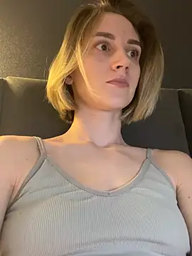 Snapshot of Feral_berry_8133 chatting on March 3, 2025, 6:26 am Feral berry 8133 online show from March 3, 2025, 6:26 am