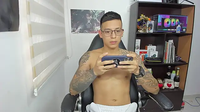 SIXXTOLOVE18 online show from March 5, 2025, 7:49 pm