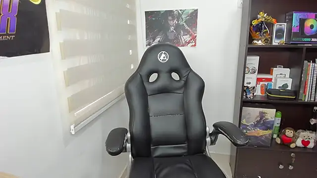 SIXXTOLOVE18 online show from March 13, 2025, 7:06 pm