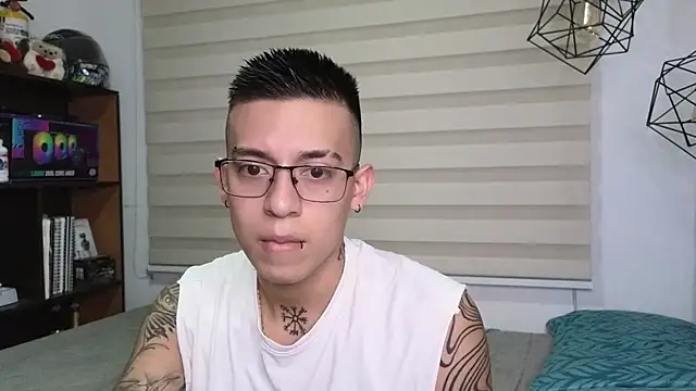 SIXXTOLOVE18 online show from October 25, 2025, 10:48 pm