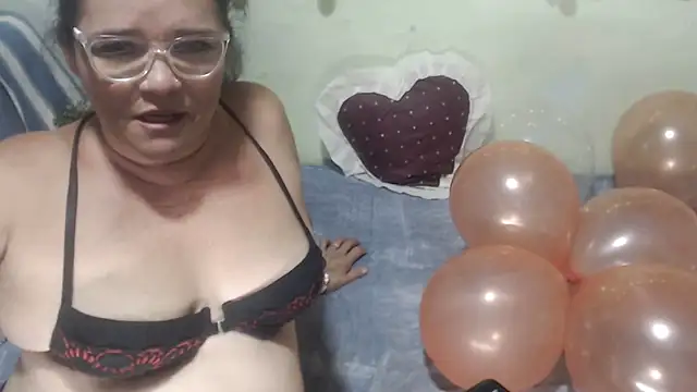 Snapshot of selenax2023 chatting on October 19, 2025, 3:51 am selenax2023 online show from October 19, 2025, 3:51 am