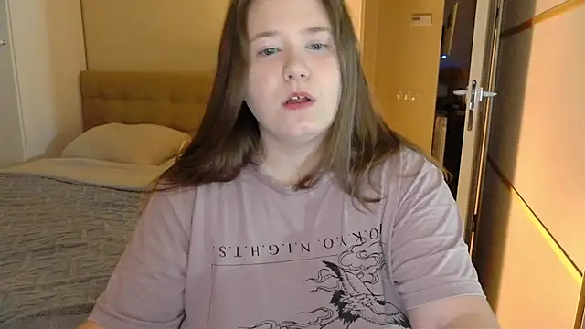 remirann  online show from March 15, 2025, 5:15 pm