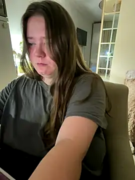 remirann  online show from October 13, 2025, 8:42 pm