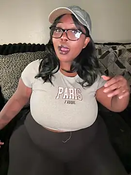 NikkiNoelanii online show from April 23, 2026, 11:20 am