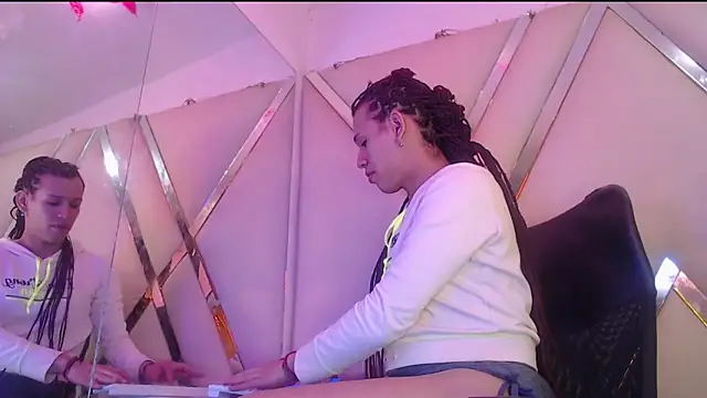 StefyFerrer online show from November 28, 2025, 2:03 am