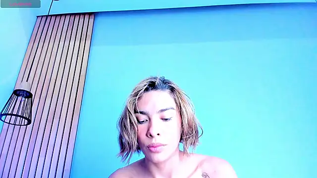 mia-reeves online show from March 3, 2025, 7:28 pm