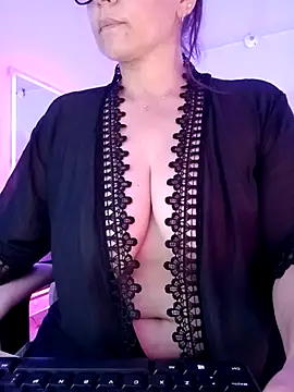 MariaPau 83 online show from February 26, 2025, 1:11 am