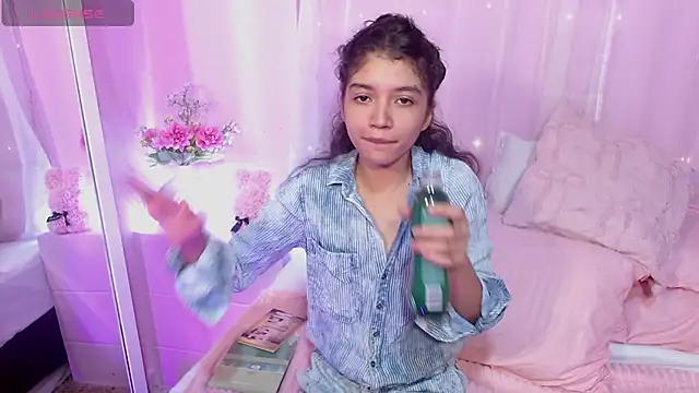 Sweetcristin online show from June 3, 2026, 1:19 am