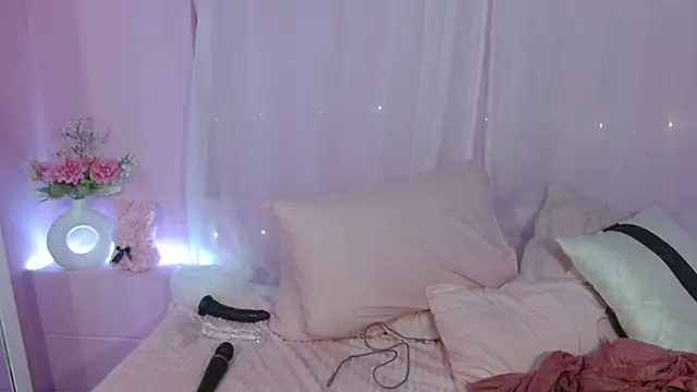 Sweetcristin online show from June 7, 2026, 2:37 am