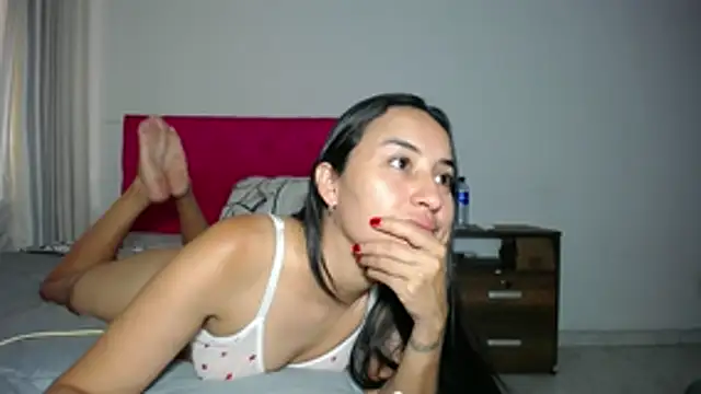 LisaRiveraxxx online show from October 24, 2025, 5:53 pm