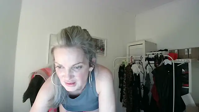 Snapshot of Sabdeluxe chatting on January 18, 2025, 7:26 pm Sabdeluxe online show from January 18, 2025, 7:26 pm