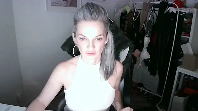 Snapshot of Sabdeluxe chatting on January 19, 2025, 3:53 pm Sabdeluxe online show from January 19, 2025, 3:53 pm