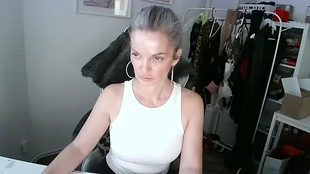 Snapshot of Sabdeluxe chatting on January 21, 2025, 10:19 am Sabdeluxe online show from January 21, 2025, 10:19 am