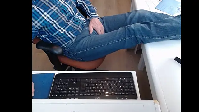 dutchpornking online show from March 8, 2025, 3:02 pm