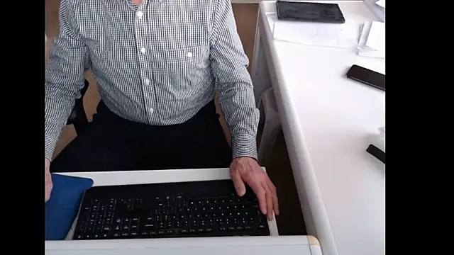 dutchpornking online show from April 2, 2026, 5:49 am