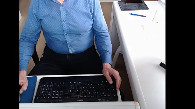 dutchpornking online show from April 3, 2026, 6:55 am