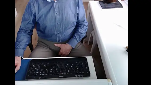 dutchpornking online show from April 13, 2026, 5:57 am