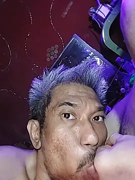 UncleHusz online show from October 13, 2025, 8:09 pm