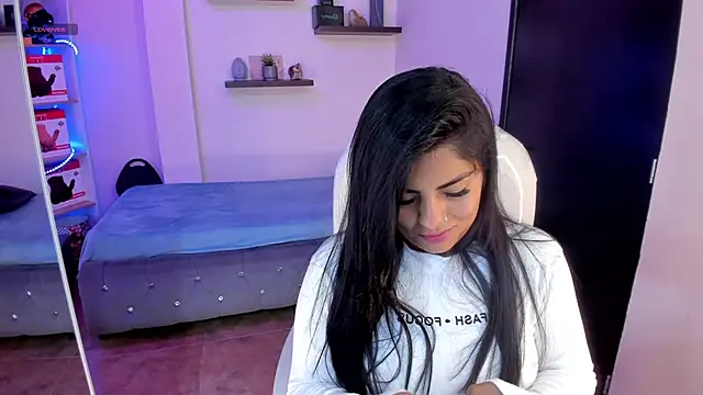 Catalinaa martinez online show from December 13, 2024, 5:21 pm