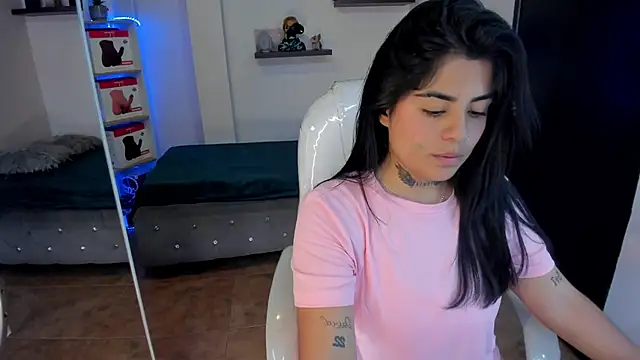 Catalinaa martinez online show from February 15, 2025, 8:43 pm