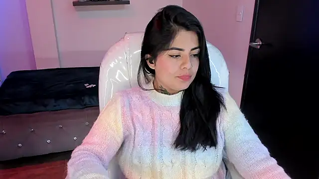 Catalinaa martinez online show from February 25, 2025, 9:13 pm