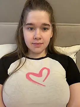 HornyGirlH online show from April 24, 2026, 3:42 am