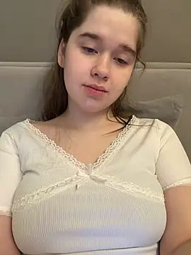 HornyGirlH online show from May 18, 2026, 1:45 am