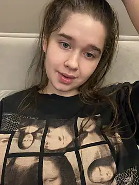 HornyGirlH online show from June 9, 2026, 11:27 pm