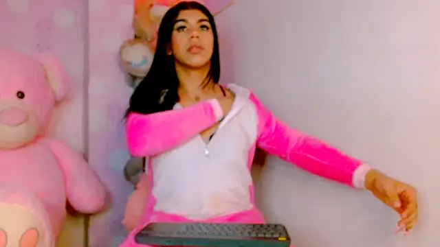 veronica villalba online show from December 17, 2024, 5:40 am