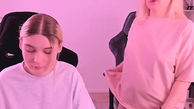 hotblonds online show from January 4, 2025, 12:38 pm