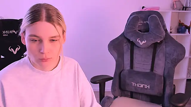 hotblonds online show from January 11, 2025, 11:34 am