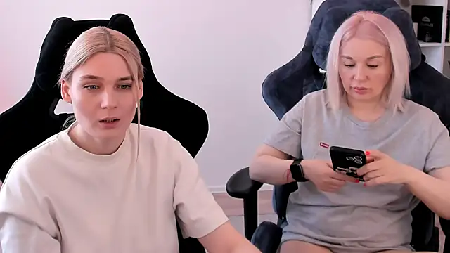 hotblonds online show from March 15, 2025, 10:03 am