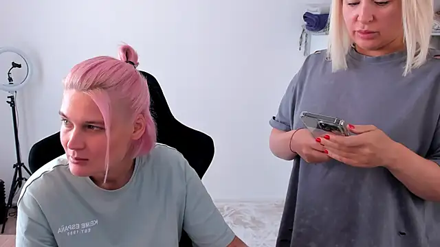 hotblonds online show from September 27, 2025, 10:53 am