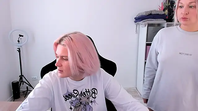 hotblonds online show from October 18, 2025, 10:16 am