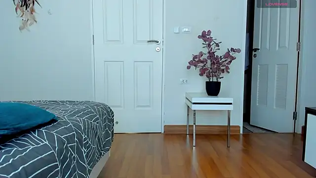 BritneyHall online show from December 11, 2024, 5:43 am