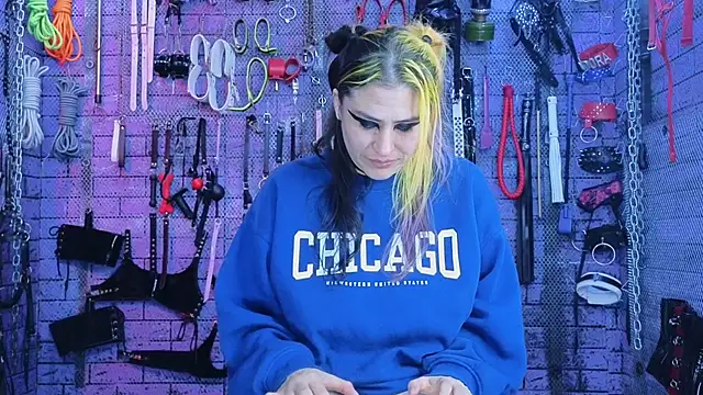 PANDORANEZZ online show from October 17, 2025, 4:31 pm