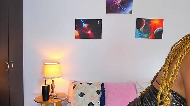 SarahCinnamon- online show from November 4, 2025, 8:08 pm