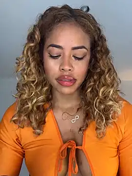 SarahCinnamon- online show from March 29, 2026, 6:41 pm