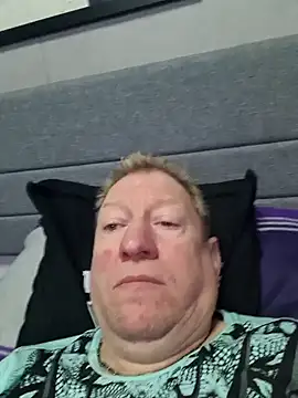 tomtom111111 online show from December 7, 2024, 8:22 am