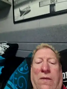 tomtom111111 online show from September 17, 2025, 4:19 pm